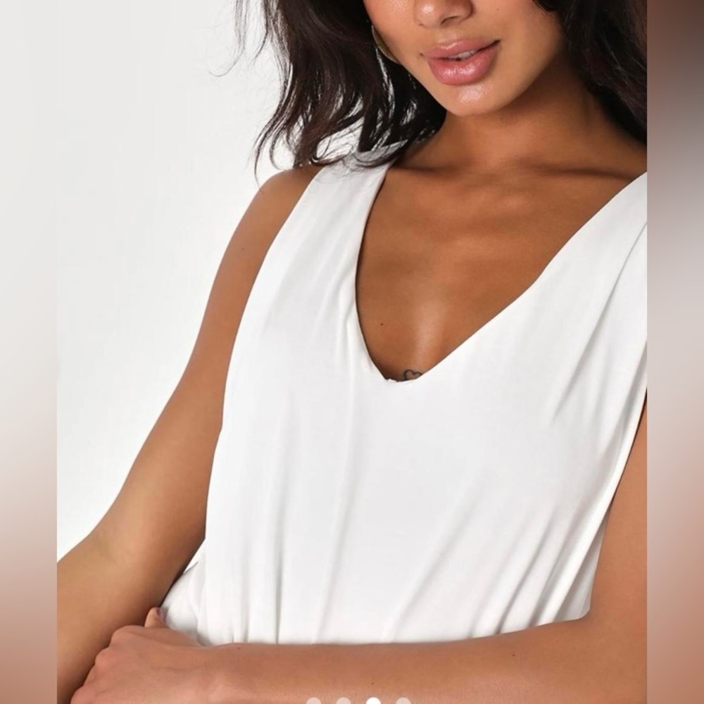 Lulus Women's Ivory V-Neck Sleeveless Bodysuit Business Casual size M  NWT